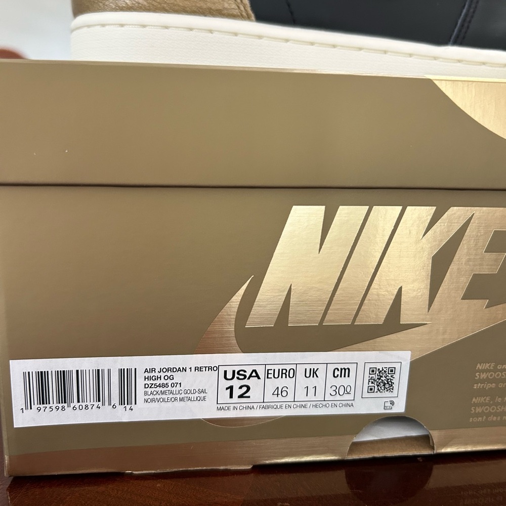 Nike Air Jordon 1 Retro Black and Gold High-Top Sneakers - Picture 1 of 4